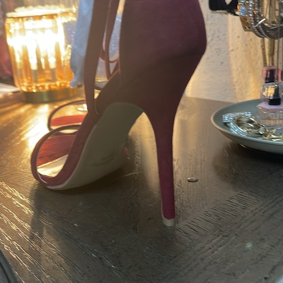 High heel shoes - Picture 2 of 3